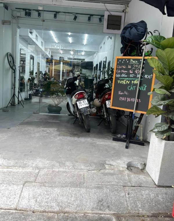 Bán nhà mặt phố đoàn thị điểm đống đa 65m2-3t 5m vỉa hè 40 tỷ có thương 🏦 lượng.