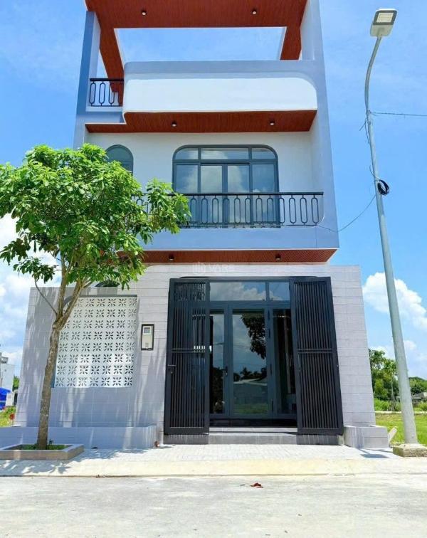 Nhà mới 👍 hoàn công giá 3 tỷ 595tr nằm trong kdc tân phú trung, củ chi