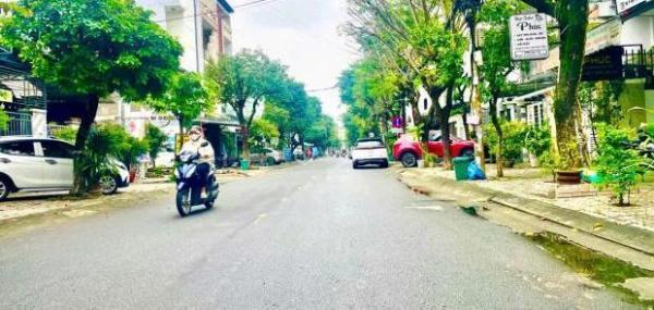 Cần bán Nhà mặt phố 215m²