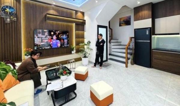 Bán nhà lĩnh nam, 30m, Hiếm, Oto đỗ cửa, full nội thất ở 🏡 luôn