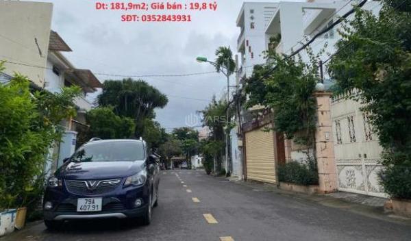 Bán Nhà mặt phố 181m²