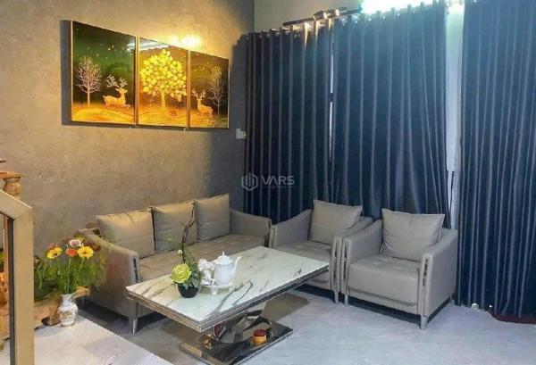 Bán Nhà mặt phố 90m²