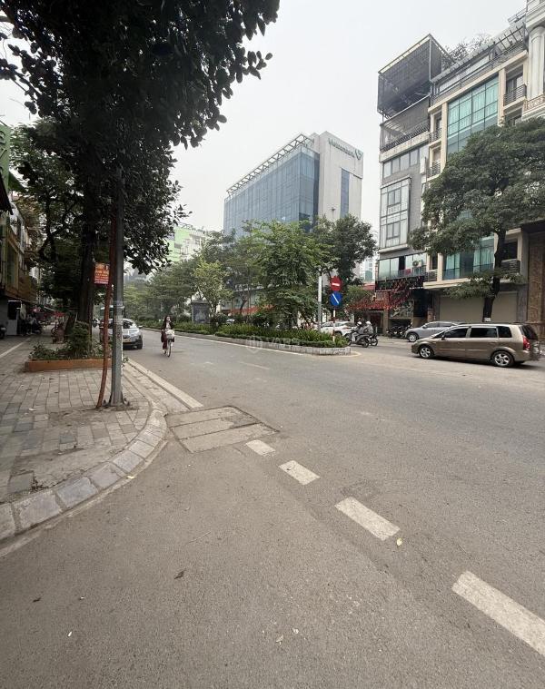 Chủ cần bán Nhà mặt phố 70m²