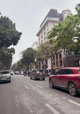 Bán Nhà mặt phố 121m²