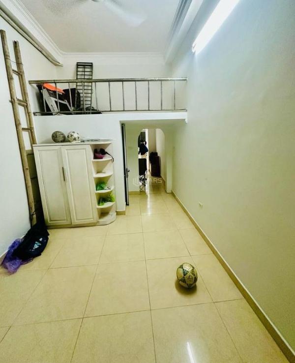 Nhà 1 mặt phố. 1 mặt ngõ cù chính lan. thanh 🏤 xuân. dt 50m2. 4 tầng. giá 22.8 tỷ.