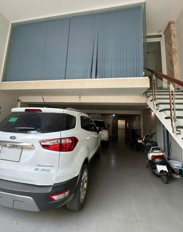 Bán Nhà mặt phố 138m²