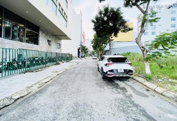 Chủ cần bán Nhà mặt phố 131.2m²