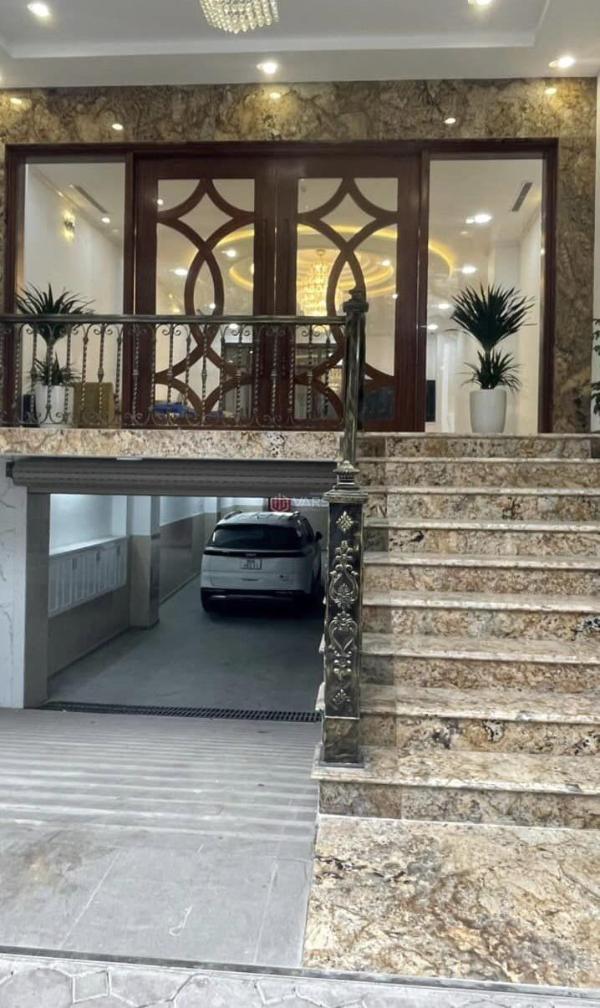 Bán Nhà mặt phố 160m²