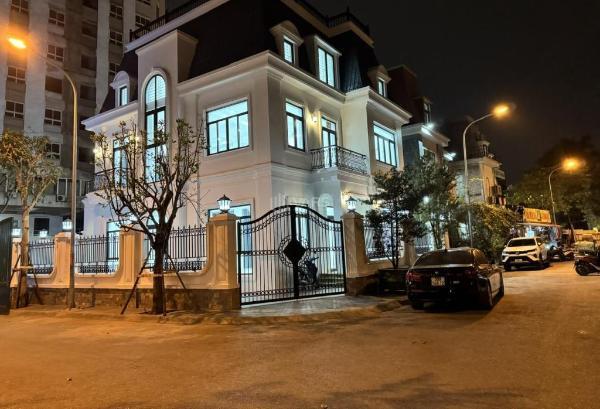 Bán biệt thự lô 🏤 góc phố sa đôi -đại mỗ ,207m2 4 tầng thang máy ,kd đỉnh 65 tỷ