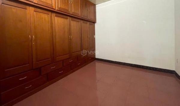 Bán Nhà mặt phố 83m²