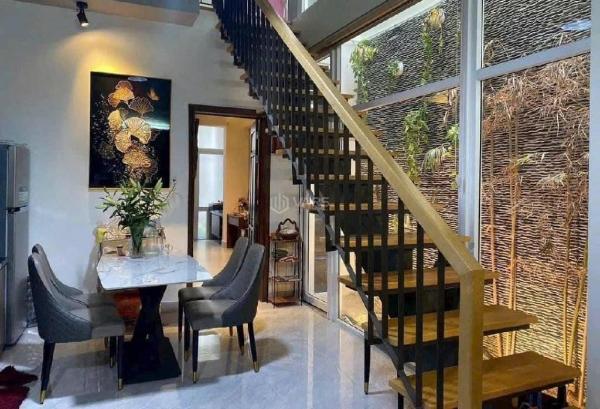 Bán Nhà mặt phố 90m²