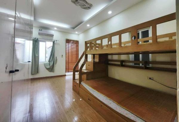Cho thuê nhà ngõ 135 đội cấn, ba đình, full 🏢 đồ, gần bãi gửi ô tô, sân rộng, gần