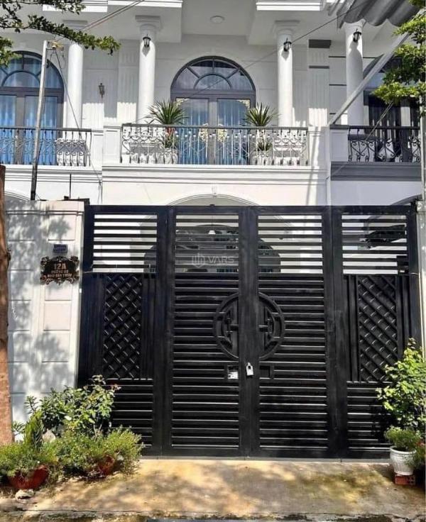 Bán Nhà mặt phố 100m²