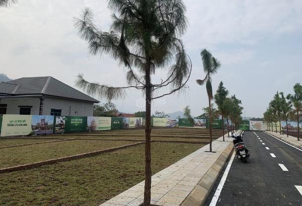 Cần bán lô đất tại 🏣 xã hòa lạc giáp kcn cao, view hồ.