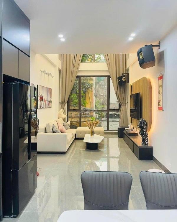 Phân 🏤 lô - vừa ở vừa kinh doanh ô tô đỗ cửa, vào nhà tiềm năng tăng giá mạnh