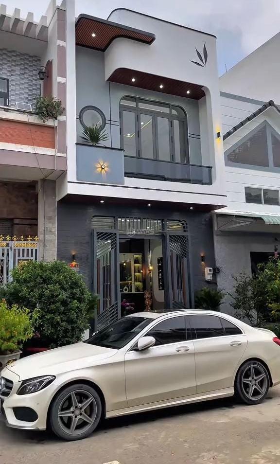 Bán nhà 1 trệt 🏬 1 lầu tương bình hiệp - thủ dầu một, sỗ sẵn, đường xe hơi