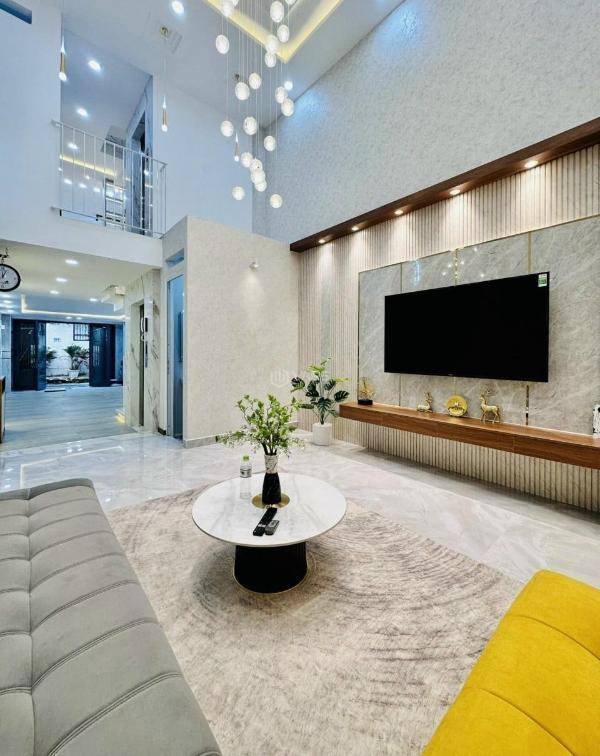 Nhà đẹp, diện tích lớn, 🏬 đường trước nhà 10m