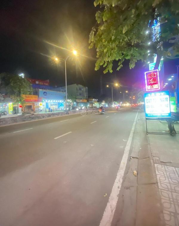 Bán Nhà mặt phố 105m²