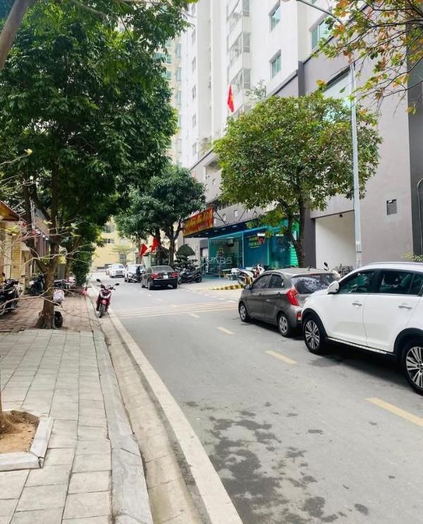 Biệt thự kđt dịch vọng-cầu giấy,oto tránh đỗ,thang máy xịn,dân 🏢 trí cao