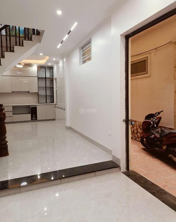 Căn góc dân xây 4 tầng, dt 37/40m2, nội thất đủ mới tinh, ô 🏠 tô qua cửa gần ngã 4