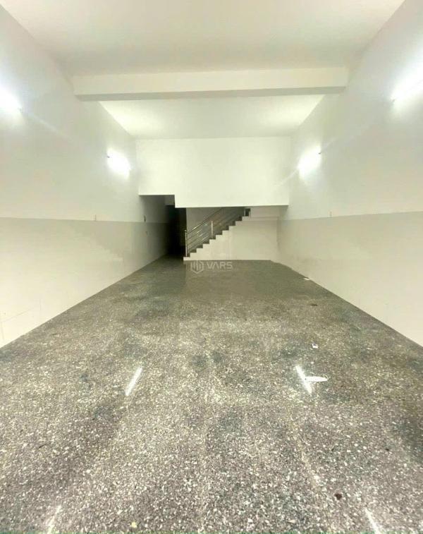 Chủ cho thuê Nhà mặt phố 360m²