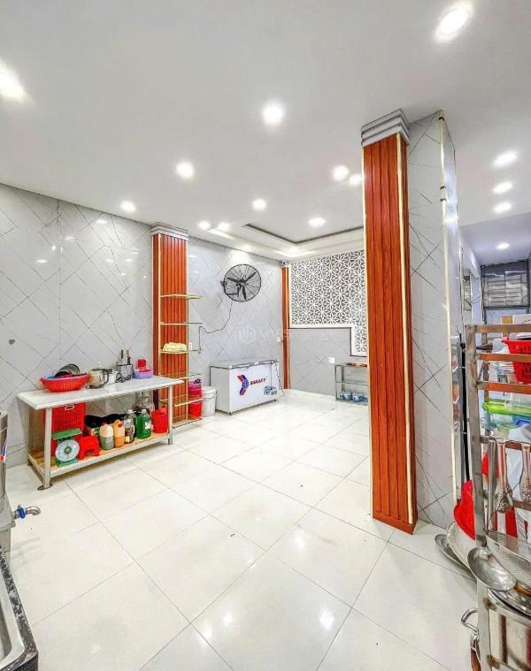 Tòa nhà mặt 🏠 tiền hà huy giáp - sở hữu là khai thác được ngay