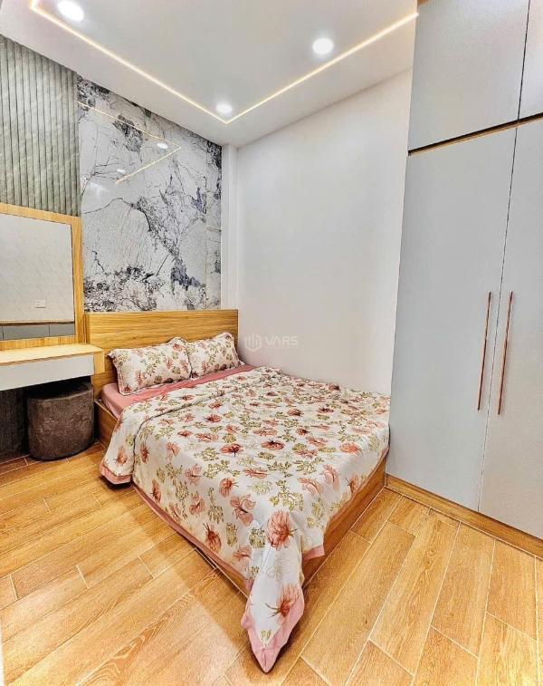 <mark style="background-color: transparent; font-weight: 400; ">Cần bán Nhà mặt phố 120m²</mark>