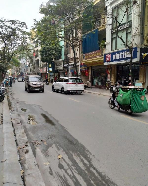 Bán Nhà mặt phố 70m²