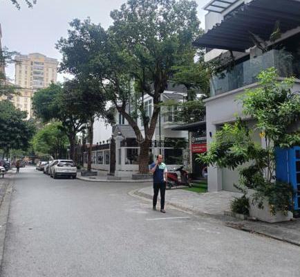 Biệt thự Mễ Trì 131.5m2- 4 tầng, vỉa hè, ôtô tránh, 🏢 ở VIP, giá 36.6 tỷ