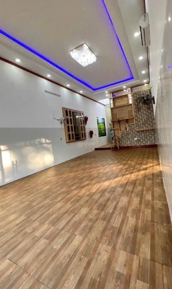Bán Nhà mặt phố 150m²