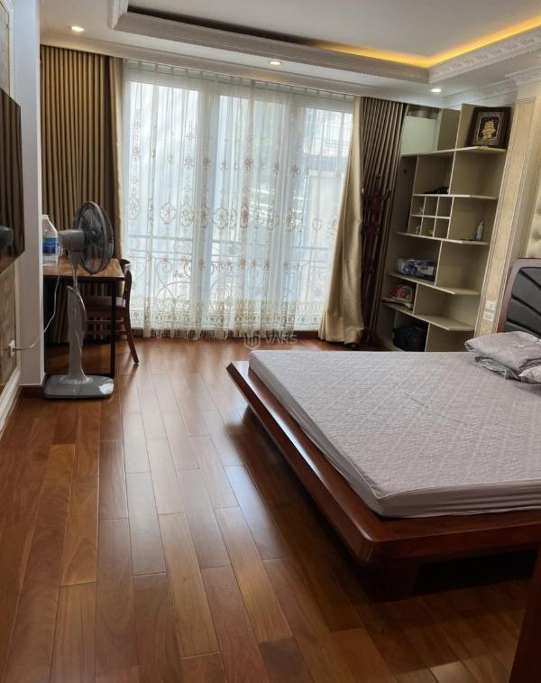 Bán nhà mặt phố vũ miện, view hồ tây, 🏣 vị trí đắc địa, 2 thoáng, 60m, 5 tầng đẹp.