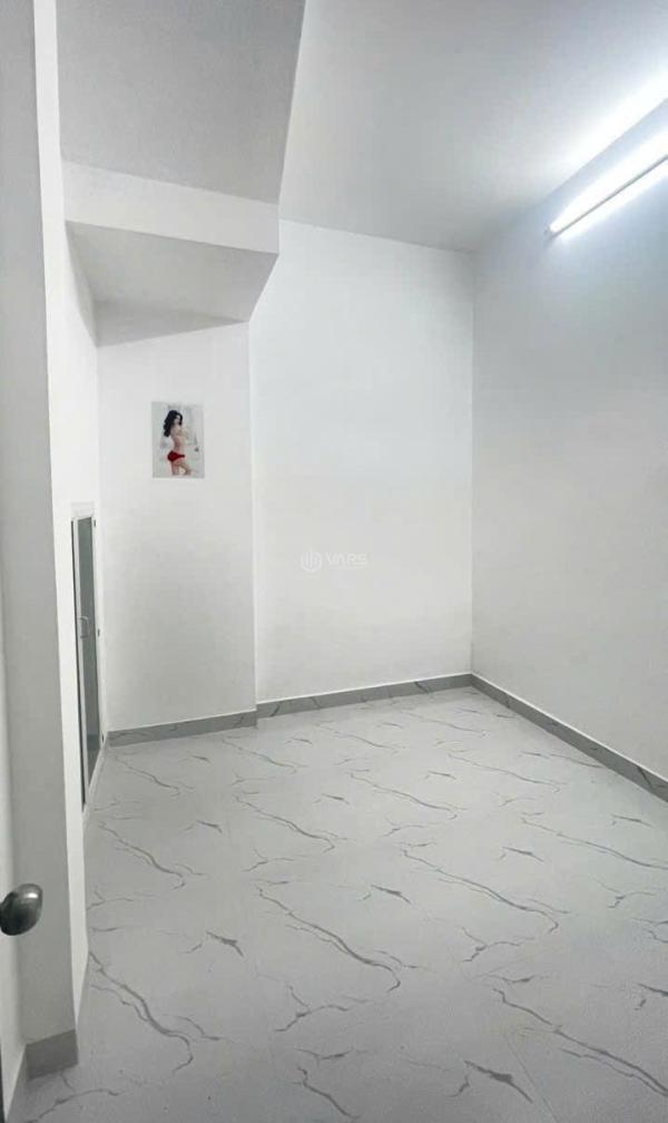 <mark style="background-color: transparent; font-weight: 400; ">💥chính chu bán nhà 💥 2 tầng hẻm đường 2/4 - phường nha trang</mark>