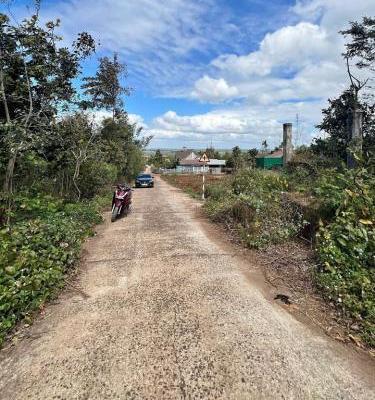 1 lô giá 🏚️ ngợp còn sót lại tại komleo đường bê tông thông ô bàn cờ