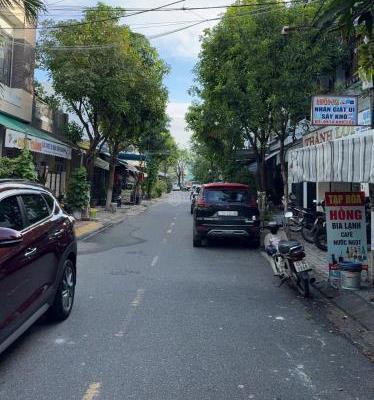 Bán Nhà mặt phố 83m²