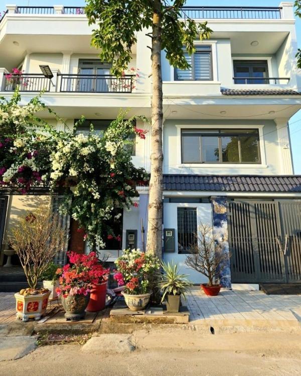 <mark style="background-color: transparent; font-weight: 400; ">100m² đất bưng ông thoàn - gần liên phường - khang điền. giá hơn 🏬 6 tỷ</mark>