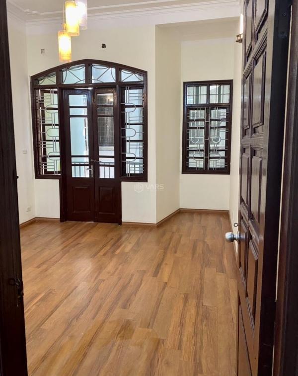 Bán gấp giá rẻ nguyễn văn linh 75m, 3 tầng, mặt 🏣 tiền 6m, 7.8 tỷ long biên.