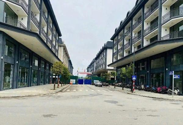 <mark style="background-color: transparent; font-weight: 400; ">Cần bán Nhà mặt phố 102m²</mark>