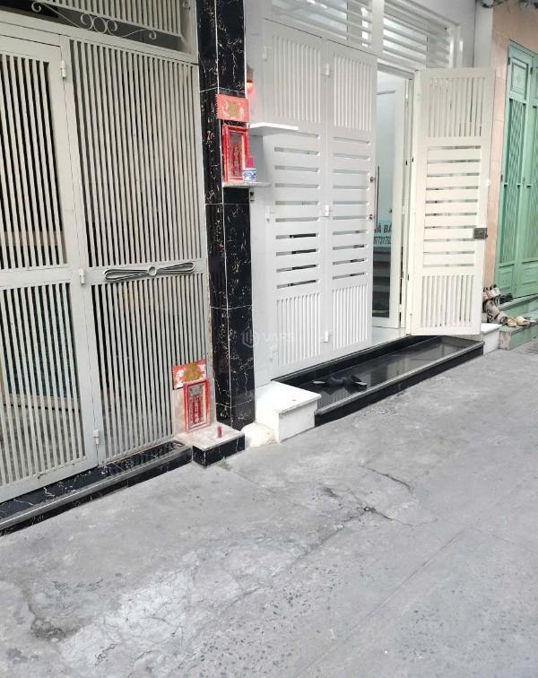 <mark style="background-color: transparent; font-weight: 400; ">Nhà 3 tầng, còn mới-->35m2-->nguyễn trãi, q5-->vào ở liền-->nhỉnh 7 🏤 tỷ</mark>