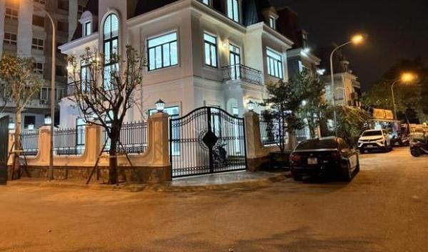 Biệt 🏣 Thự Lô Góc Sa Đôi 3 mặt tiền,207m mt40m 4tầng thang máy,Kinh doanh,an sinh tuyệt vời