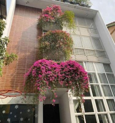 CHO THUÊ BIỆT THỰ SÂN ☘ VƯỜN BỒ ĐỀ-LONG BIÊN-DT 300M2-MT 13M-5T -GIÁ CHỈ 65TR/TH