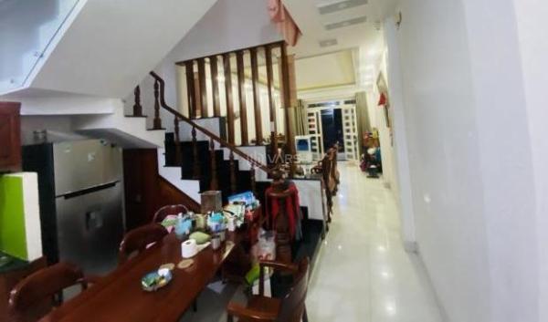 Bán Nhà mặt phố 111m²