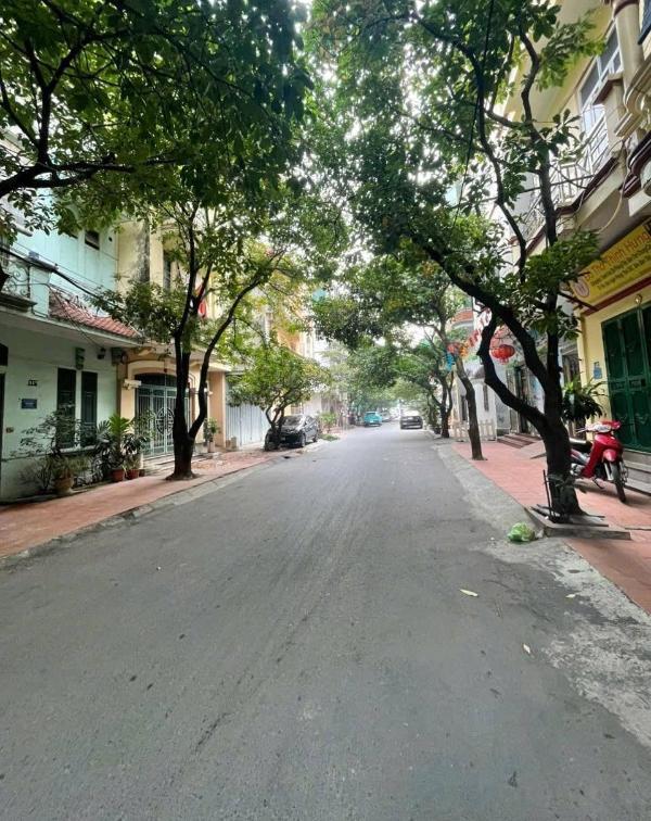 <mark style="background-color: transparent; font-weight: 400; ">Chủ cần bán Đất nền riêng lẻ 72m²</mark>