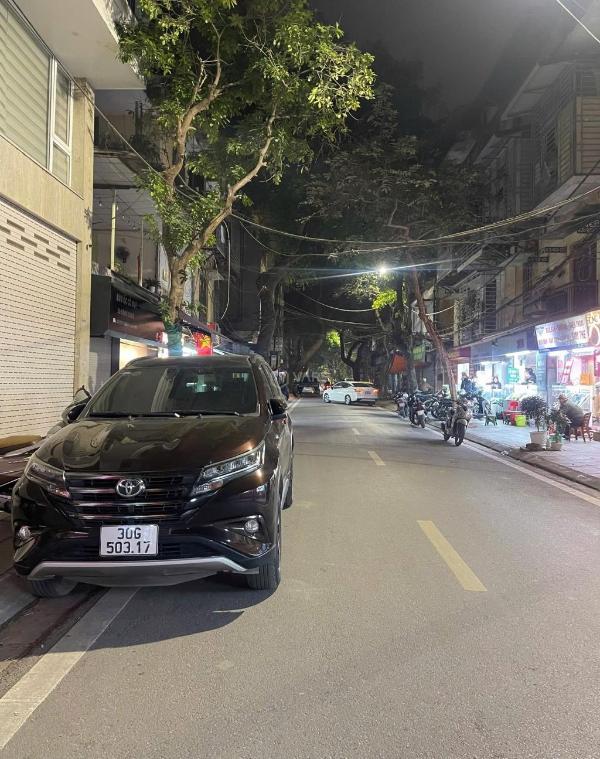 <mark style="background-color: transparent; font-weight: 400; ">Mặt tiền 9m mặt 🔥 phố nguyễn hy quang hoàng cầu 46,5 tỷ đường to hè rộng</mark>