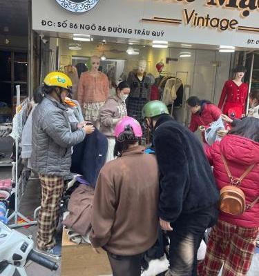 *SANG 🆘 NHƯỢNG SHOP QUẦN ÁO - TRÂU QUỲ, GIA LÂM - VÀO LÀ BÁN NGAY!*