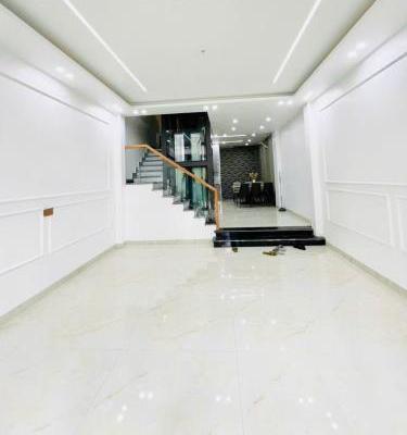 Bán nhà 5 tầng thang máy ô tô 🏬 vào nhà mặt ngõ Nam Pháp