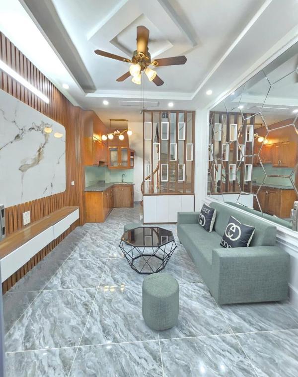 <mark style="background-color: transparent; font-weight: 400; ">Nhà lô góc xuân la 🏠 37m 4 tầng 7,4tỷ trước nhà sân rộng ngõ thoáng tây hồ</mark>