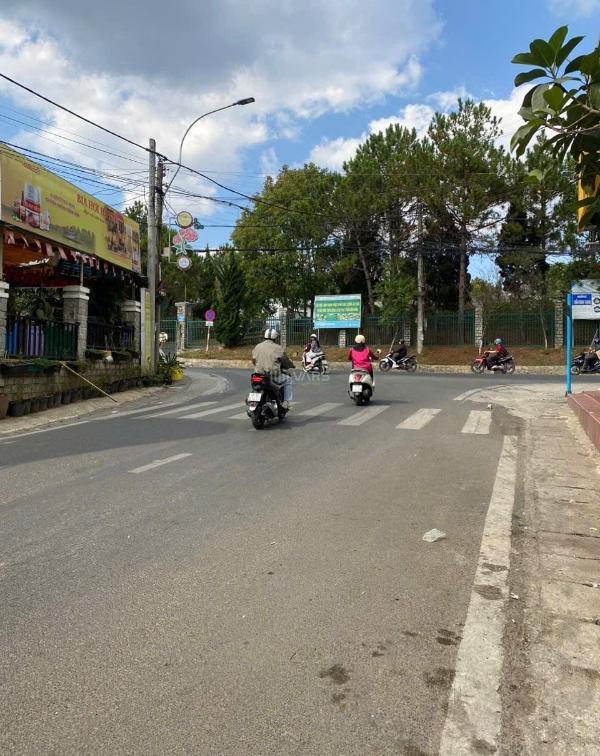 Chủ cho thuê Nhà mặt phố 100m²