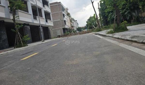 Chủ cần bán Nhà mặt phố 105m²