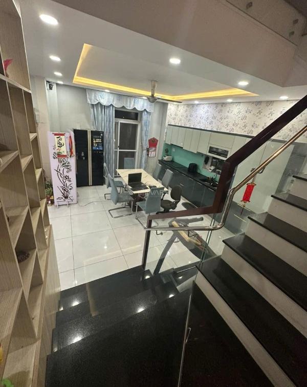 Bán Nhà mặt phố 175m²