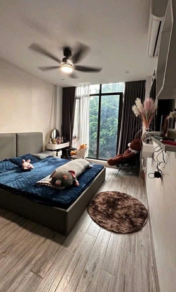 Phố vũ 🏡 đức thận, dt 48/52m2, nhà đẹp, 5tầng, đường 2 ô tô, giá hơn 14.tỷ.